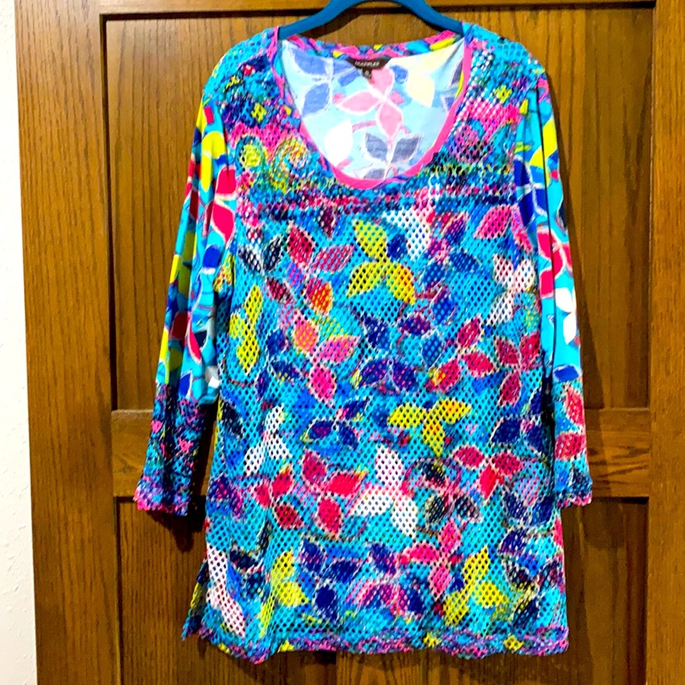 Crazy fun colors on this top!